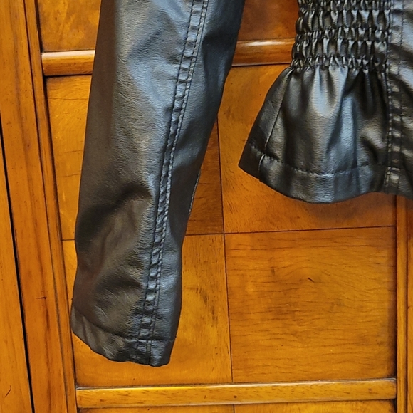 GIRLS FAUX LEATHER JACKET SIZE 10/12 - Picture 4 of 14